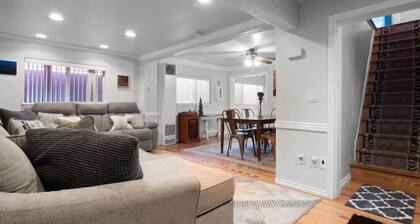 Charming Victorian 3BR - City Center - Turquoise