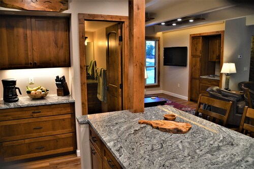 Luxurious, peaceful, family and dog friendly condo right on Ten Mile Creek!