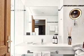 Cabezal de ducha tipo lluvia, artículos de tocador de diseñador