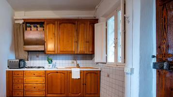 KĂŒhlschrank, Mikrowelle, Ofen, GeschirrspĂŒler