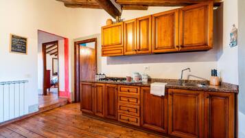 KĂŒhlschrank, Mikrowelle, Ofen, Herdplatte