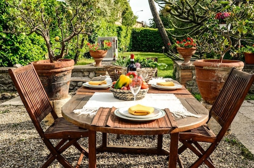 Villa luna with pool and garden near the center of Siena