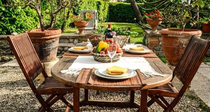 Villa luna with pool and garden near the center of Siena