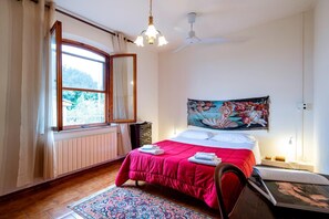 4 bedrooms, iron/ironing board, bed sheets - Villa Sole with pool and garden near the center of Siena (Siena)