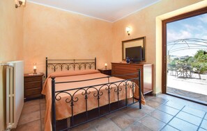 4 bedrooms, travel cot, free WiFi