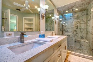 Douche, serviettes fournies