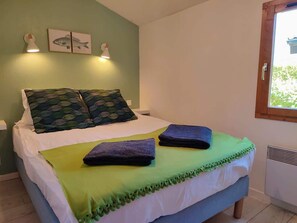 2 chambres, fer et planche à repasser, accès au Wi-Fi (inclus)
