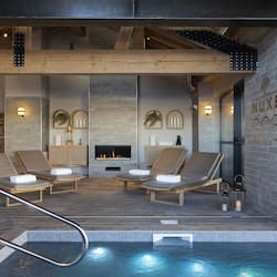 Indoor pool, sun loungers