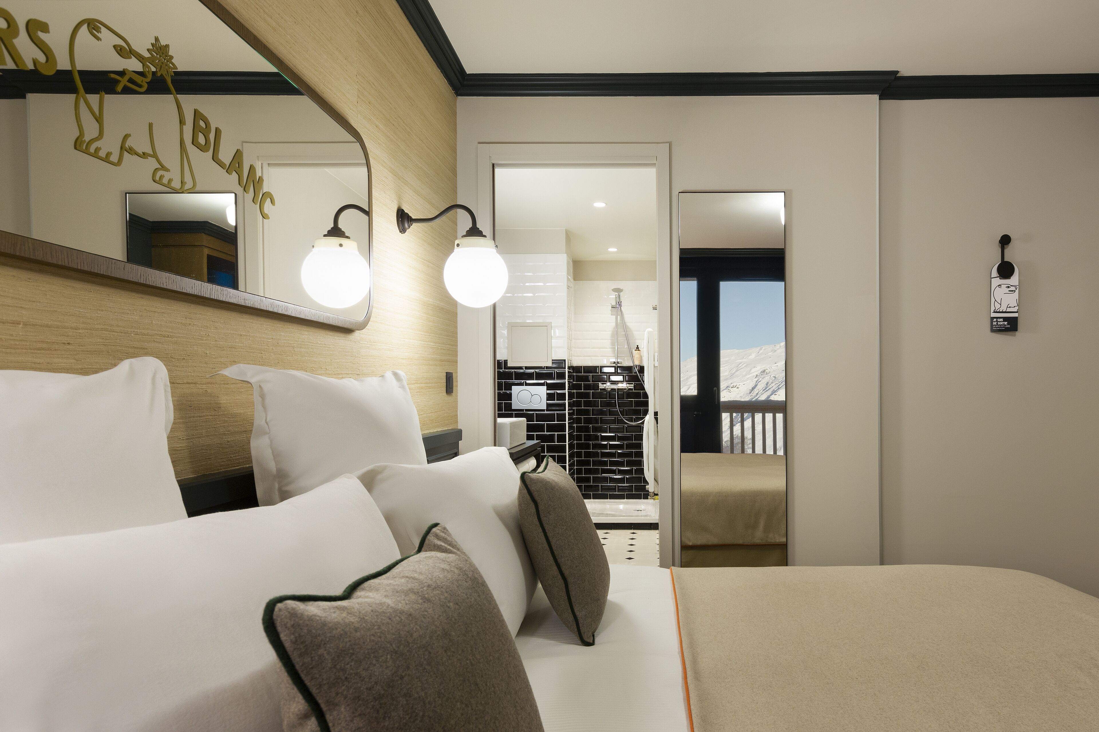 Standard Room | In-room safe, individually decorated, individually furnished, desk