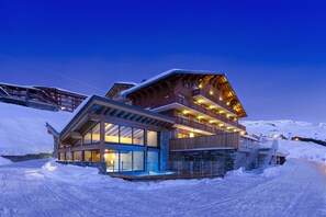 Front of property - Ours Blanc Hotel & Spa (Les Belleville)