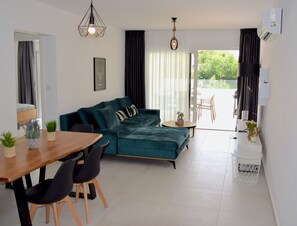 En 55-tommers smart-TV med Parabol-TV samt TV