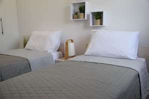 2 bedrooms, premium bedding, desk, laptop workspace - Tala Luxury apartments by Raise (Tala)