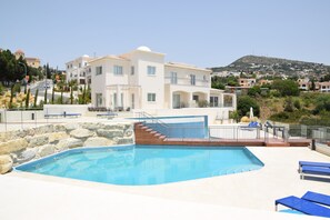 2 outdoor pools - Tala Luxury apartments by Raise (Tala)