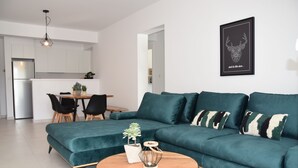 En 55-tommers smart-TV med Parabol-TV samt TV