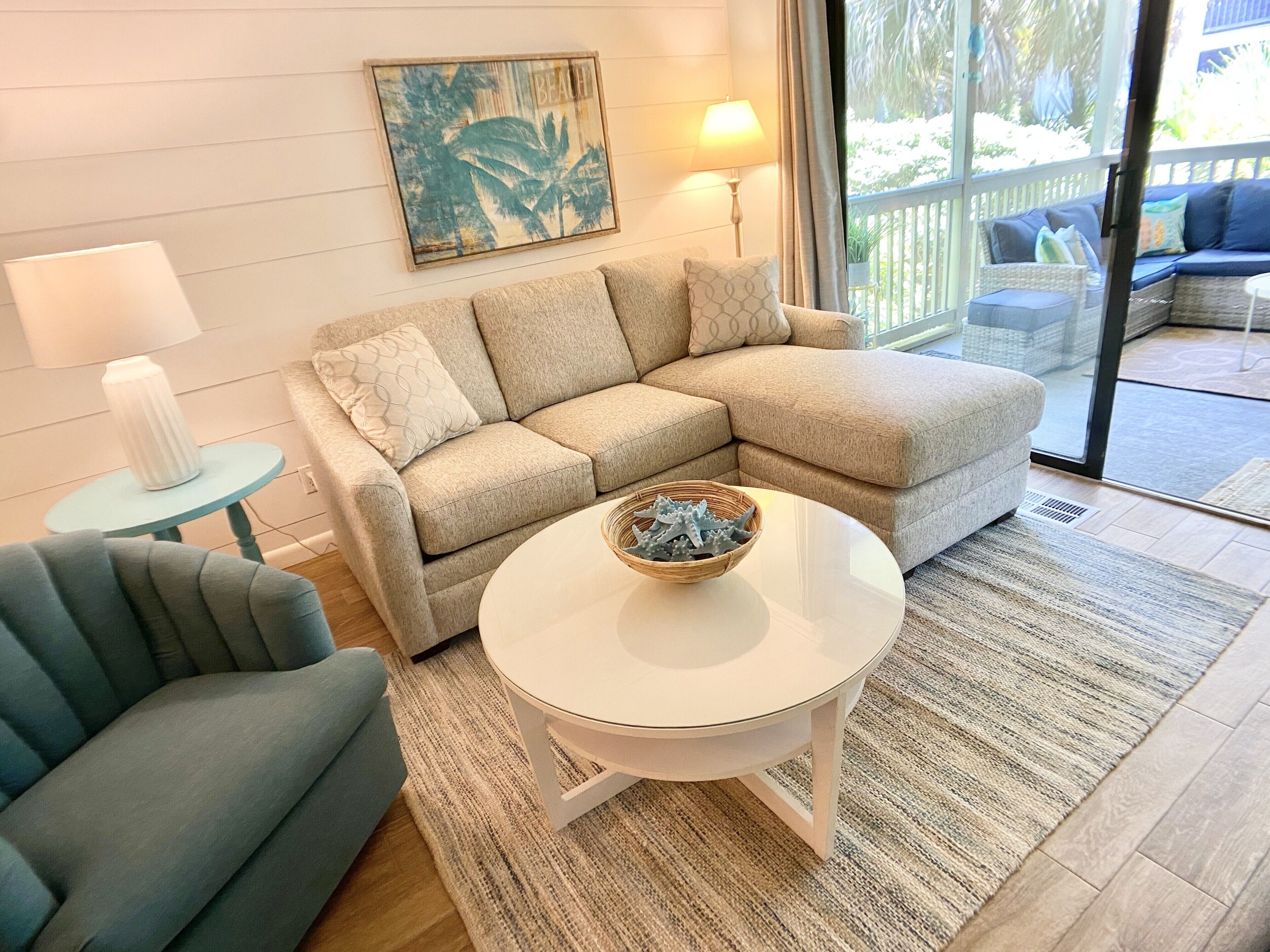 TV connectée, lecteur de DVD, livres, vidéothèque