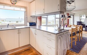 Réfrigérateur, four, plaque de cuisson, cafetière/bouilloire