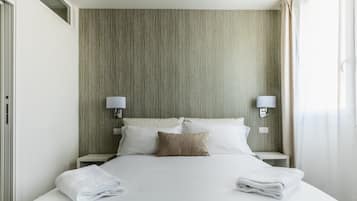 Klassieke tweepersoonskamer | Luxe beddengoed, donzen dekbedden, pillowtop-bedden, een minibar