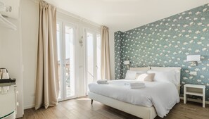 Deluxe Double Room, Balcony | Premium bedding, down comforters, pillowtop beds, minibar - Casa Baci (Lazise)