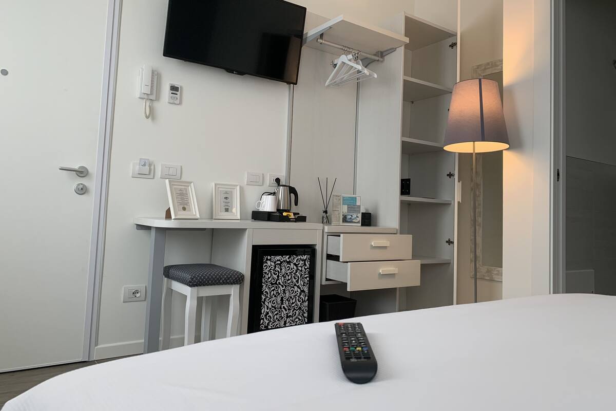 Habitación doble estándar | Ropa de cama de alta calidad, edredón, camas con pillow-top y minibar