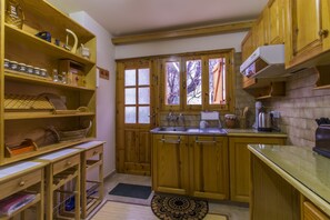 Microwave, coffee/tea maker, cookware/dishes/utensils