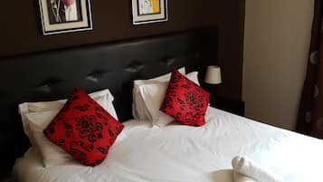 Luxury Room, 1 Queen Bed (2) | Minibar, in-room safe, desk, laptop workspace