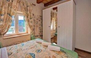 4 habitaciones, caja de seguridad en la habitación y cuna de viaje 
