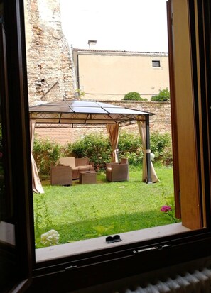 Interior - Garden, Apartment 2 persons with garden, near St. Mark's Square (Venezia/Italia)