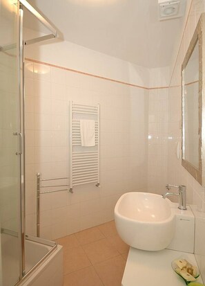 Bathroom - Garden, Apartment 2 persons with garden, near St. Mark's Square (Venezia/Italia)
