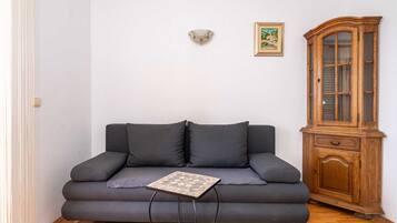 Apartamento (One Bedroom Apartment with Balcony) | Sala de estar | TV