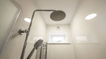 Standard Studio, Ensuite (Ground Floor) | Bilik Mandi