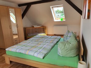 2 bedrooms, iron/ironing board, WiFi, bed sheets