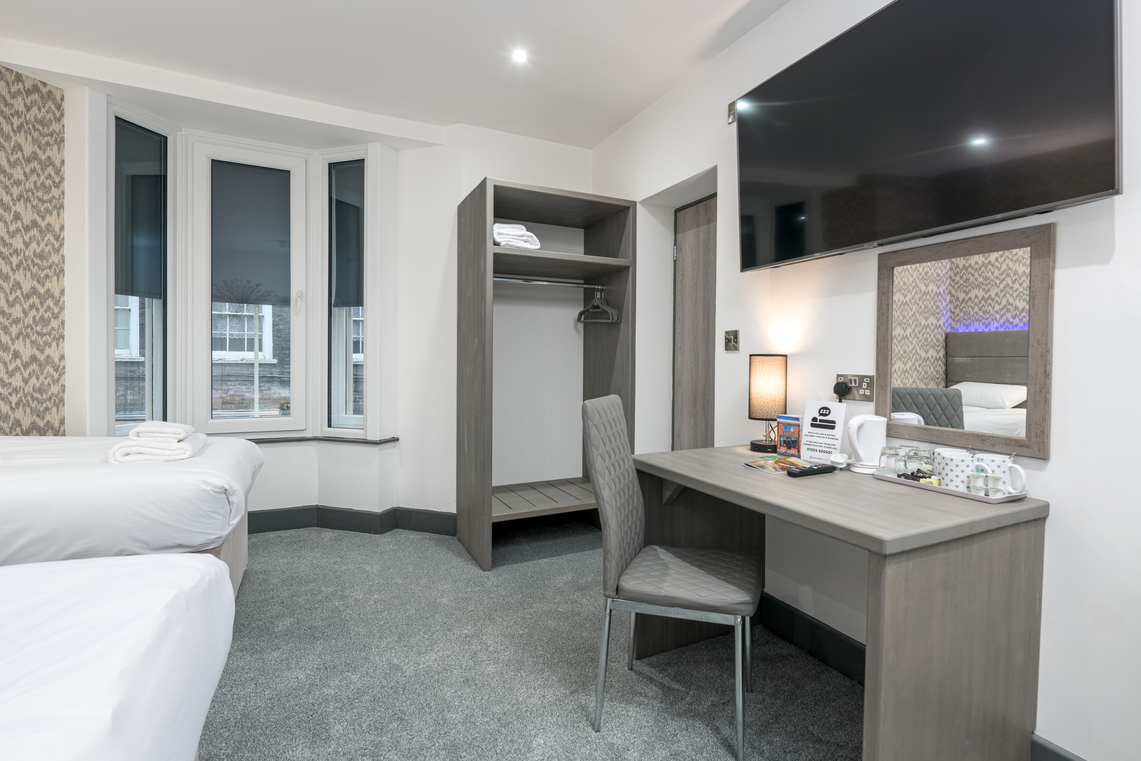 design triple room, ensuite, city view