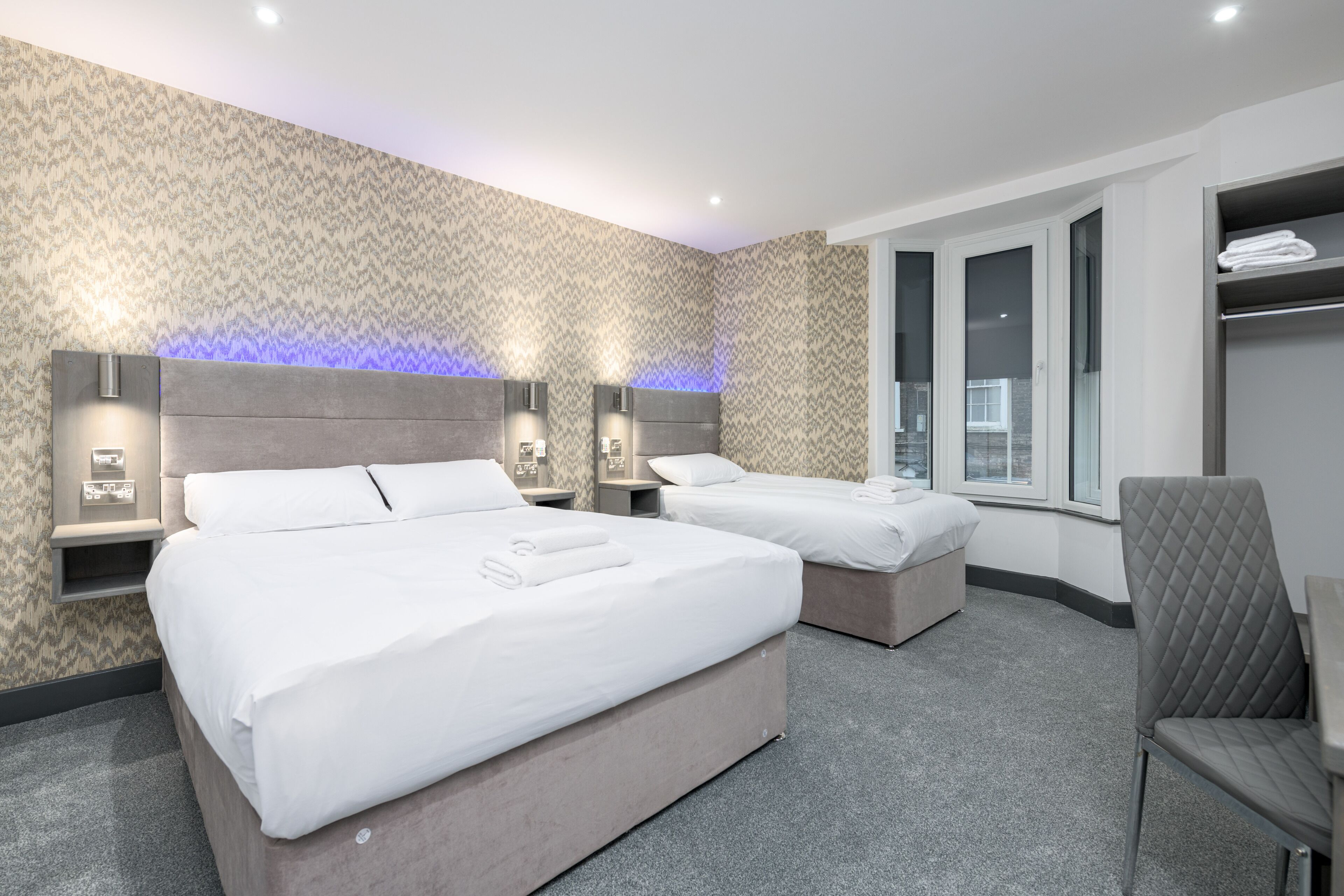 design triple room, ensuite, city view