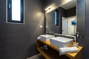 A modern bathroom with two sinks, a mirror, and a window. - Villa Desire (Blato)