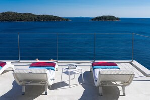 Villa (Three Bedroom Villa with Pool) | Terrace/patio