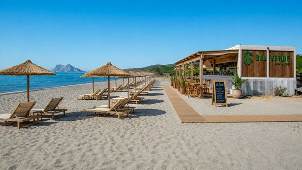 A beachside restaurant with outdoor seating, a wooden deck, and a signboard listing menu items. - Marina Alcaidesa 2305 Luxury Golf House (San Roque)