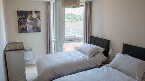 2 bedrooms, iron/ironing board, free WiFi, bed sheets