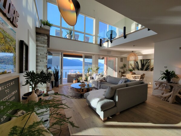 Smart TV, chimenea, Netflix y libros 