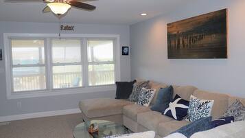 Télévision, baby-foot