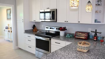 Réfrigérateur, micro-ondes, four, lave-vaisselle