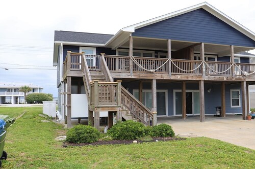 Isle N Joy 4BR, 2BA  Steps from the Beach with Ocean & Sound Views