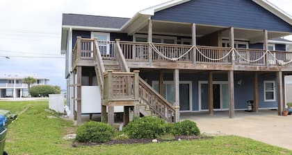 Isle N Joy 4BR, 2BA Steps from the Beach with Ocean & Sound Views
