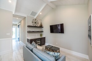 Smart TV, foosball, table tennis - Putting green, Rooftop Deck AND Beach/Gulf Views with Private Heated Pool/Spa. (Lido Key)