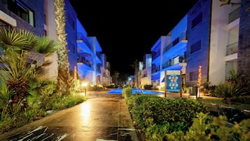 Fachada del alojamiento - Noche