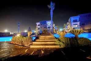 Front of property – evening/night - Garden Bay Appart'Hôtel (Soualem Trifiya)
