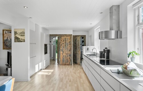 Stunning home in Bogø By with WiFi