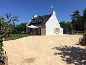 المنشأة من الخارج