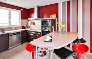 Fridge, oven, stovetop, dishwasher - Lovely home in Lussas (Lussas)