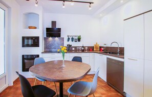 Fridge, oven, stovetop, dishwasher - Lovely home in Lussas (Lussas)