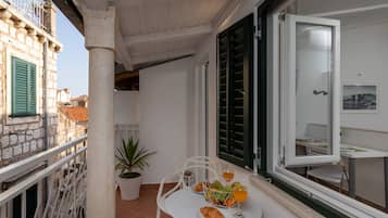Apartment (One Bedroom Apartment with Terrace) | Balcony